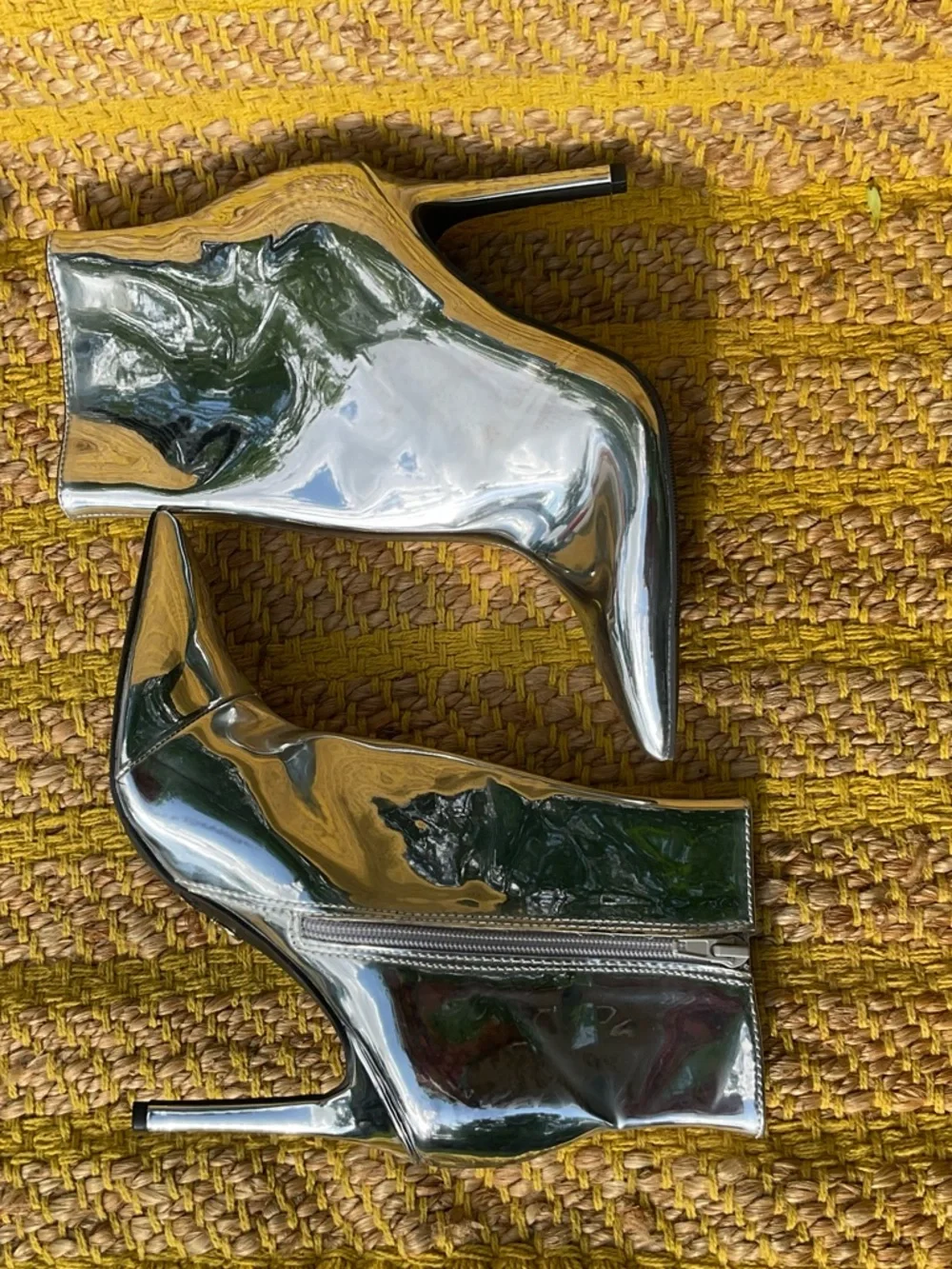Thalia Sodi Rylie Silver Patent Vegan Leather Heeled Ankle Boots Size 7